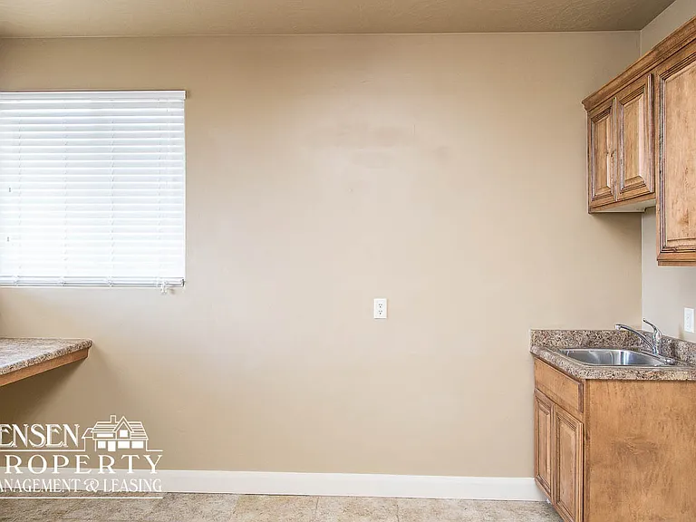 2570 S Songbird Cir — Photo 23