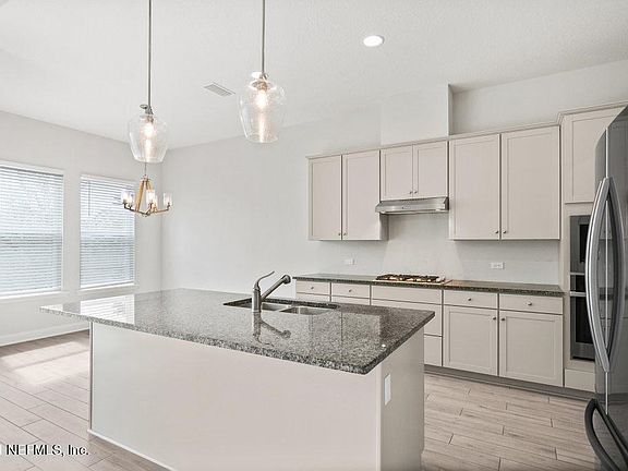 4th image of 3103 Pescara Dr