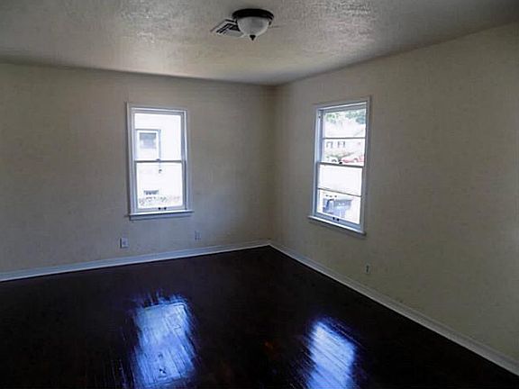 3rd image of 1209 Windemere Dr