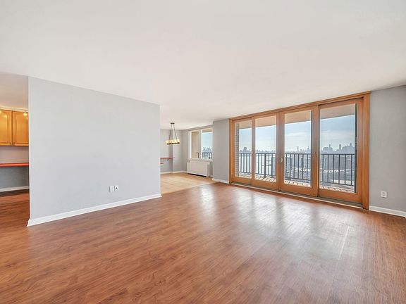 4th image of 380 Mountain Rd APT 213