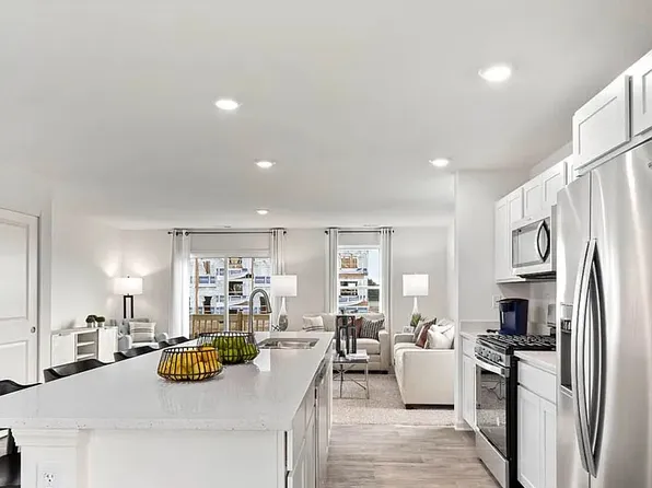 891 Briar Glen Ct, Hampshire, IL 60140