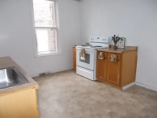 Studio, 1.0 bath, $999 — Photo 4