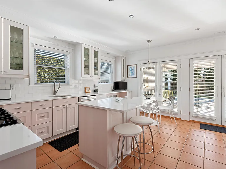 24 Jennings Ave — Photo 16