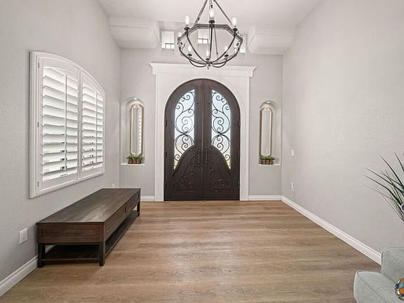 5th image of 550 Apolonia Dr