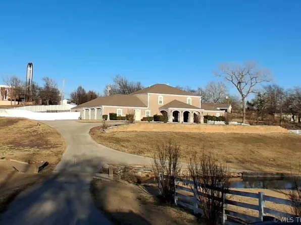 1241 Circle Dr, Sapulpa, OK 74066