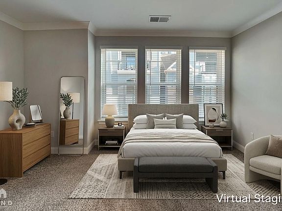 3rd image of 576 Broadview Pl NE