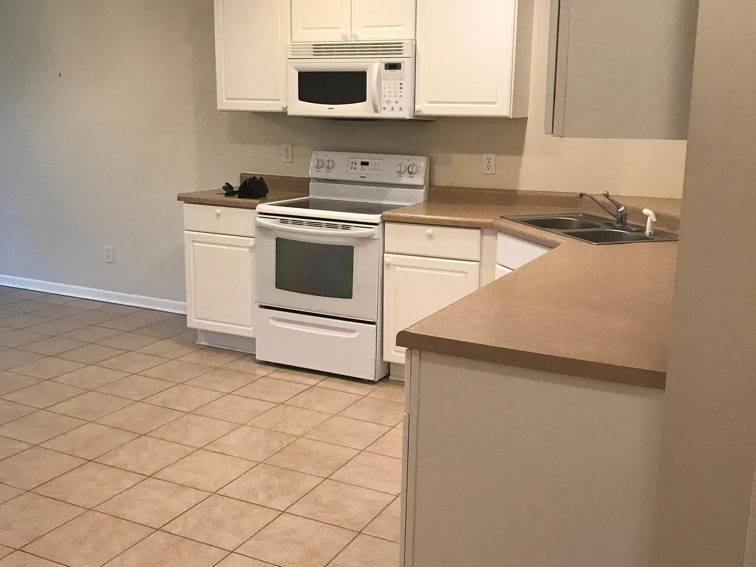 2 bed, 935 sqft, $1,050 — Photo 3