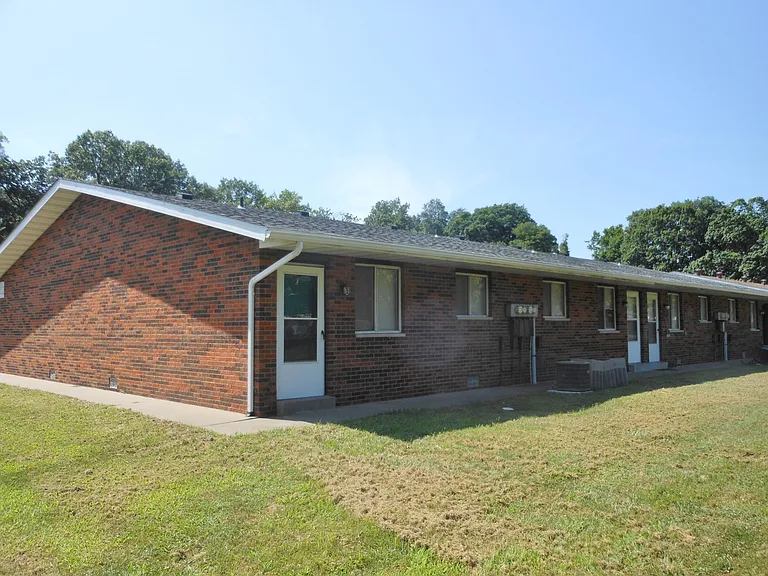 809 Patty Dr — Photo 2