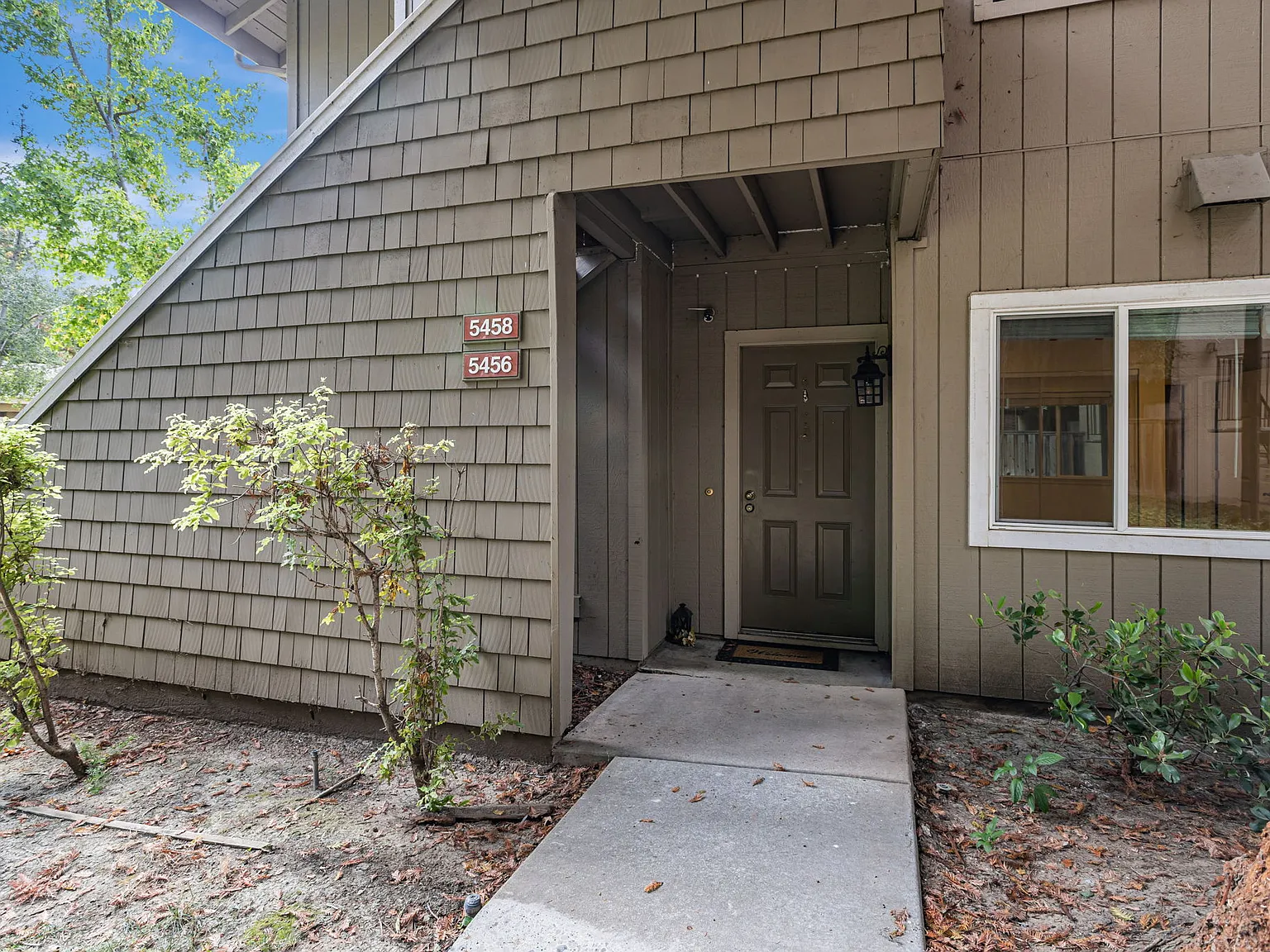 2 bed, 924 sqft, $3,350 — Photo 2