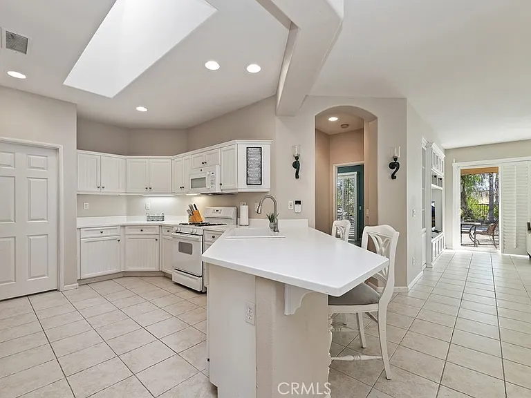 9133 Espinosa St — Photo 2