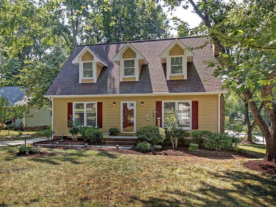 Cozy Cape Cod w/ Master down