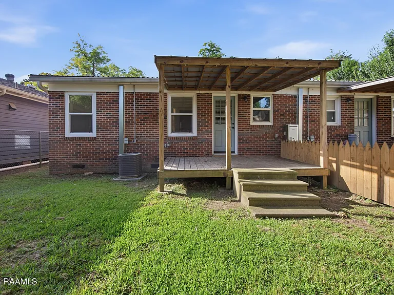 104 Howard Ave — Photo 25