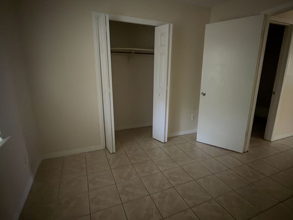 5th image of 547A S 61st Ave