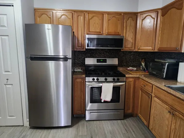 15 Sagamore Rd APT 1, Island Park, NY 11558