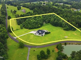 878 Woodsdale Farm Dr, Shepherdsville, KY 40165