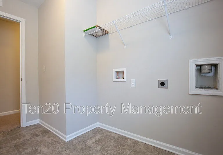 7272 Sorrel Dr — Photo 3