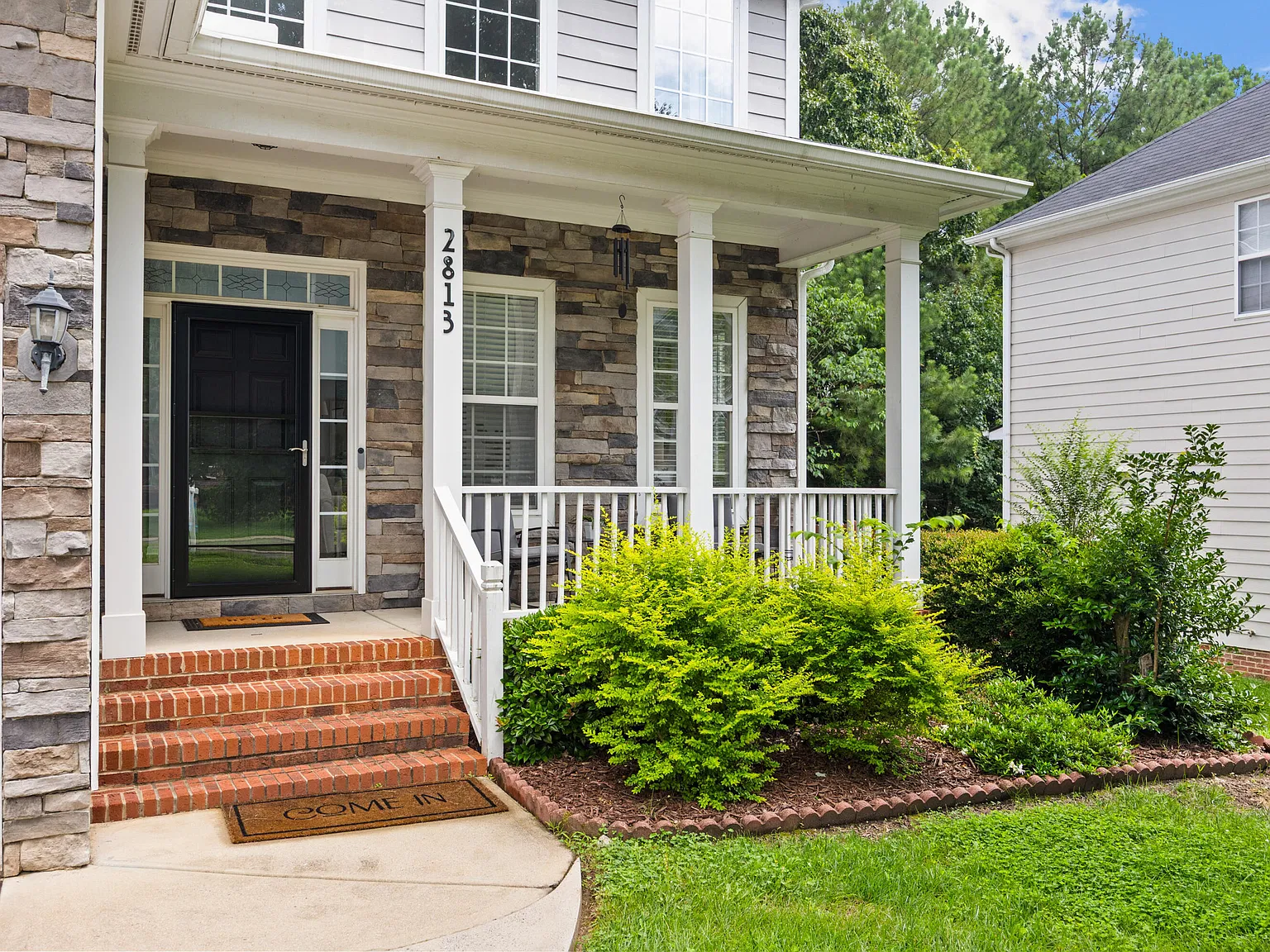 5 bed, 4.0 bath, 4242 sqft, $3,000 — Photo 2