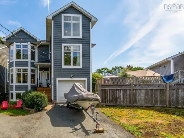 2031 Quinn St, Halifax, NS B3L 3E5