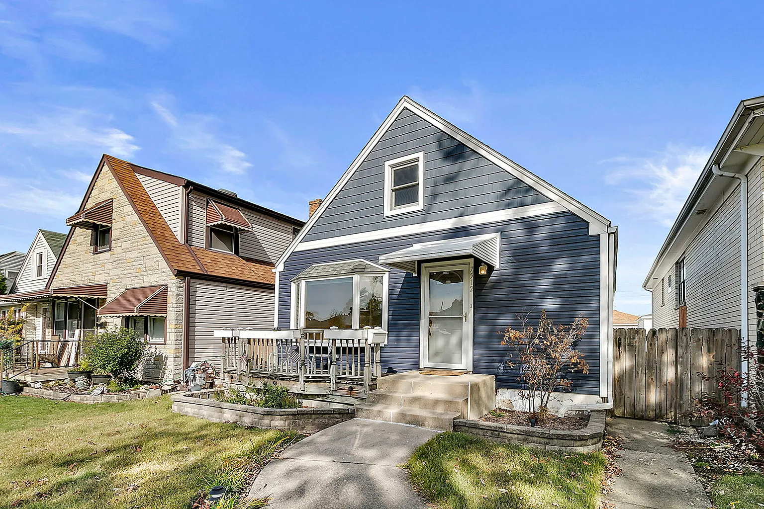7512 W Winona St photo 1
