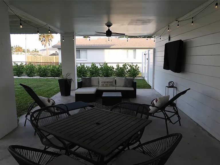5945 Venetian Blvd NE — Photo 30
