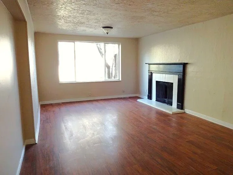 352 E Hampton Ave — Photo 1