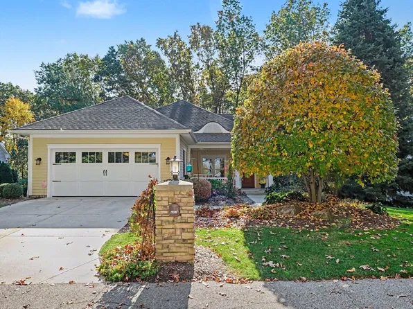 4492 Oak Arbor Dr NE, Grand Rapids, MI 49525
