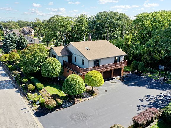 2nd image of 8831 W Parkview Ln