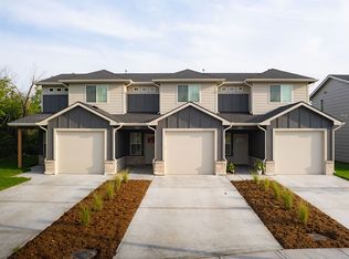 1233 SE 8th Cir, Newton, KS 67114