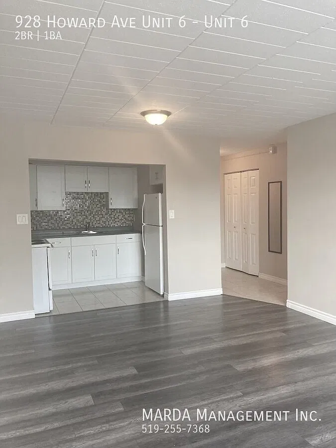 Spacious 2 Bedroom Apartment on Howard! — Photo 2
