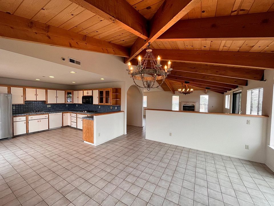 Dining Area - Facing the kitchen and living room.