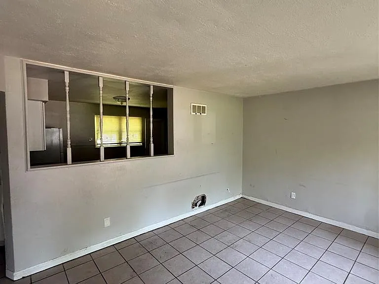 9819 Vickie Pl — Photo 2
