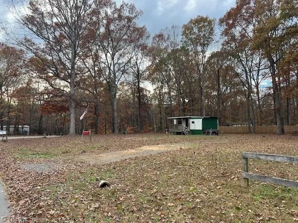 329 Oakland Ave, Mocksville, NC 27028