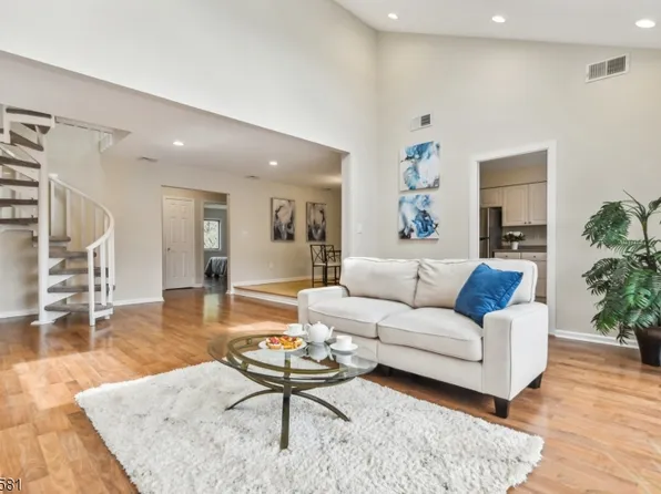 4 Domessina Ln #2D, Caldwell Boro Twp., NJ 07006