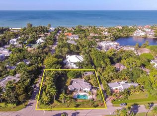 425 3rd St N, Naples, FL 34102