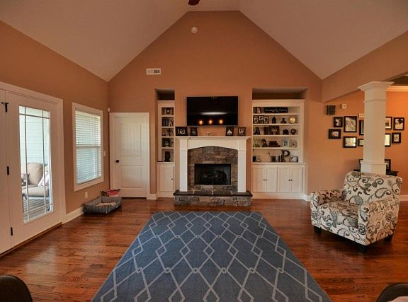 5th image of 133 Bur Oak Dr