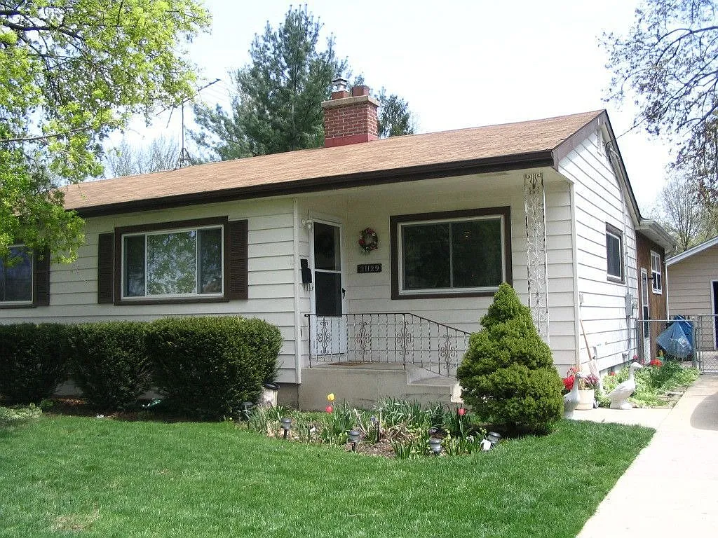 21129 Main St photo 1