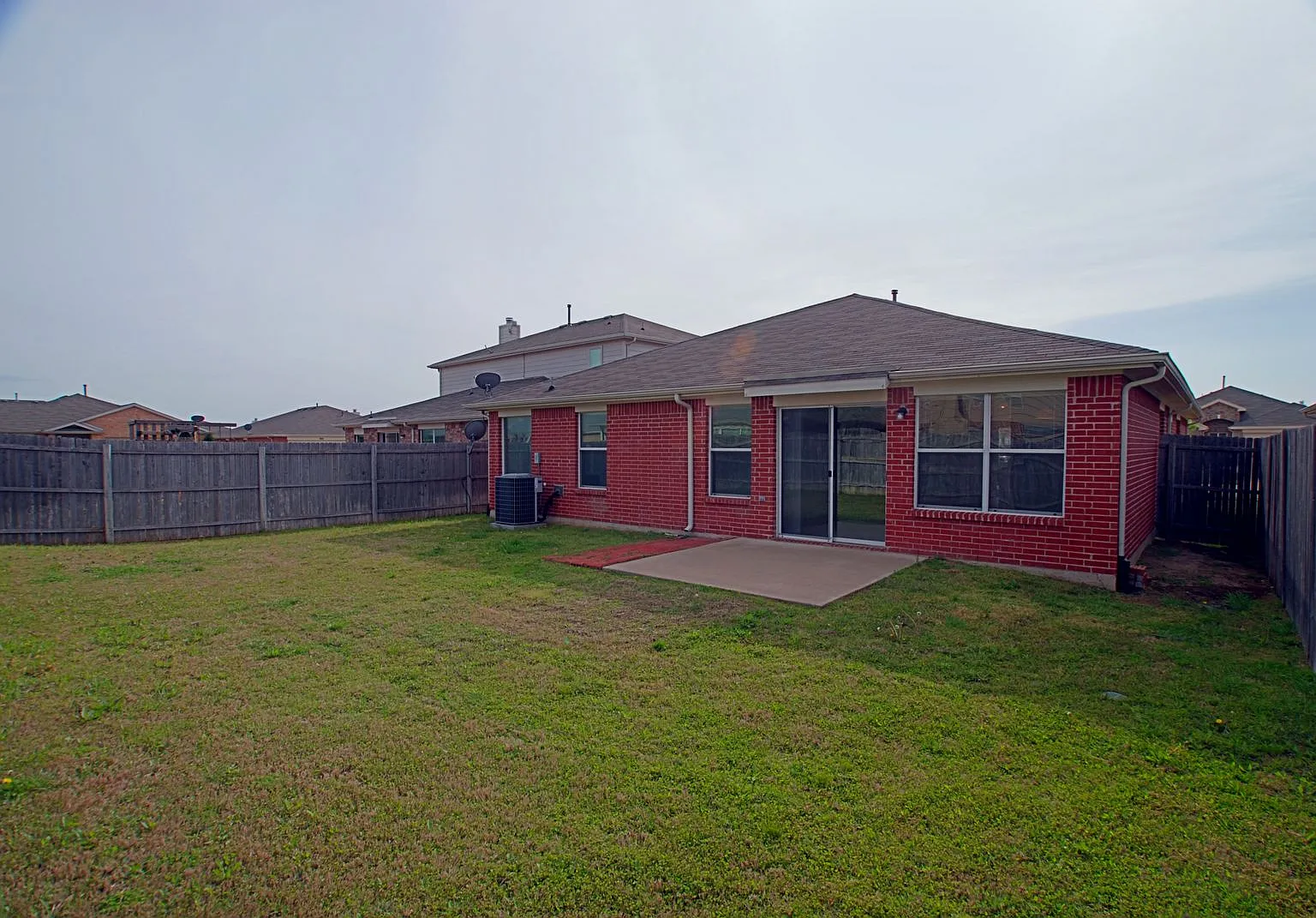 4 bed, 1876 sqft, $2,300 — Photo 2
