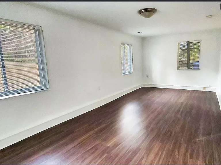 111 Barclay Rd — Photo 8