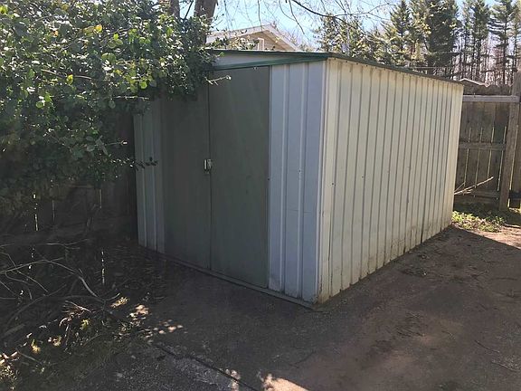 5th image of 121 Woodland Dr