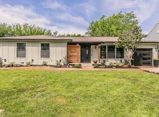 1326 S Pine St, Grapevine, TX 76051