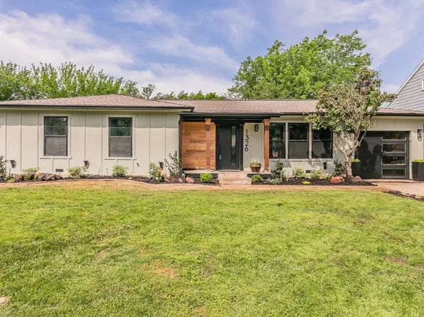 1326 S Pine St, Grapevine, TX 76051