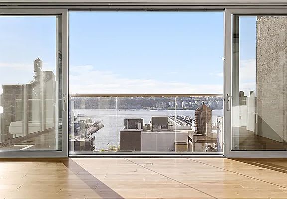 3rd image of 547 W 47th St #Penthouse 08