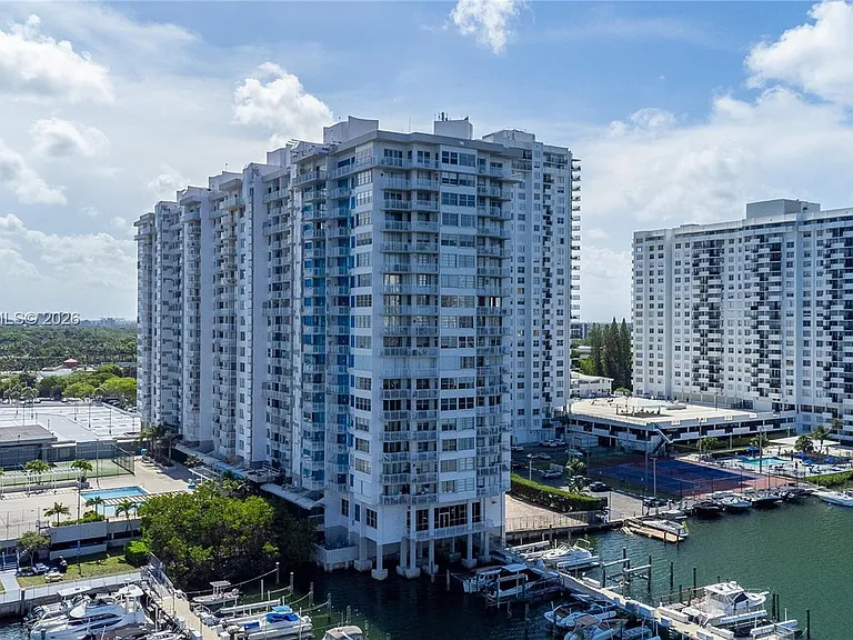 18081 Biscayne Blvd #1903 — Photo 43