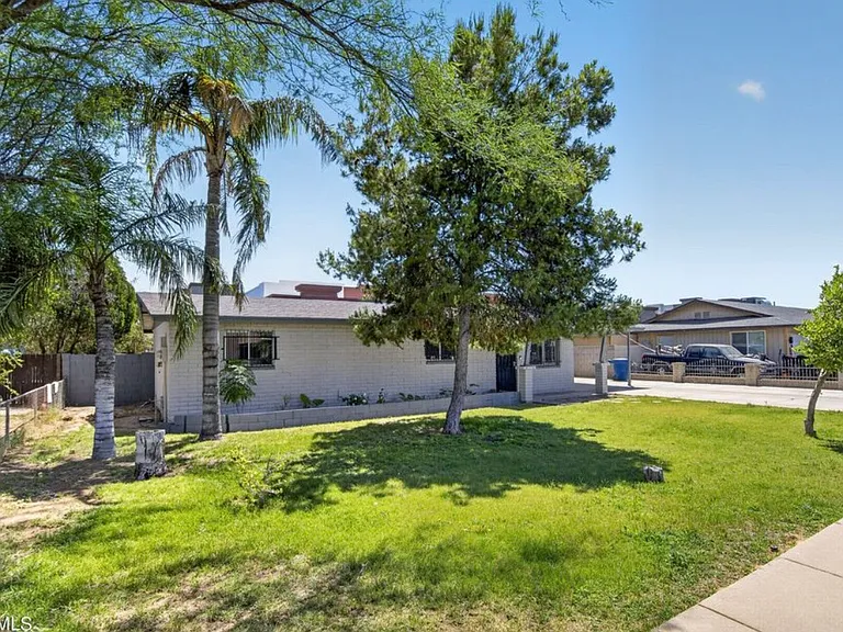 2215 W Butler Dr — Photo 1