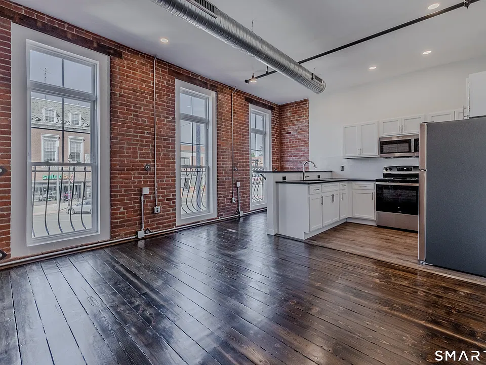 424 S Main St #E