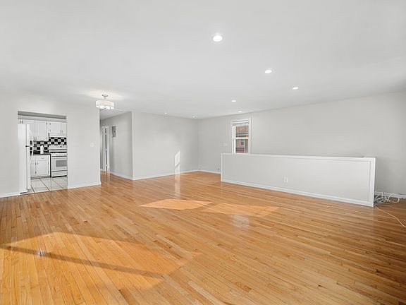 3rd image of 18812 Williamson Ave