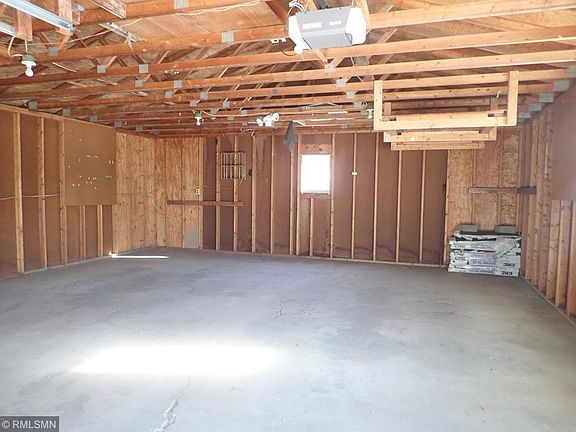 5th image of 821 Redwood Dr