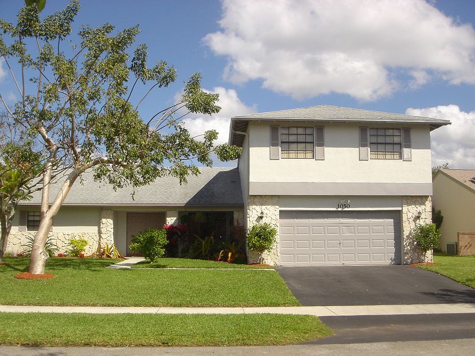 4-bedroom pool home in Shenandoah - Davie