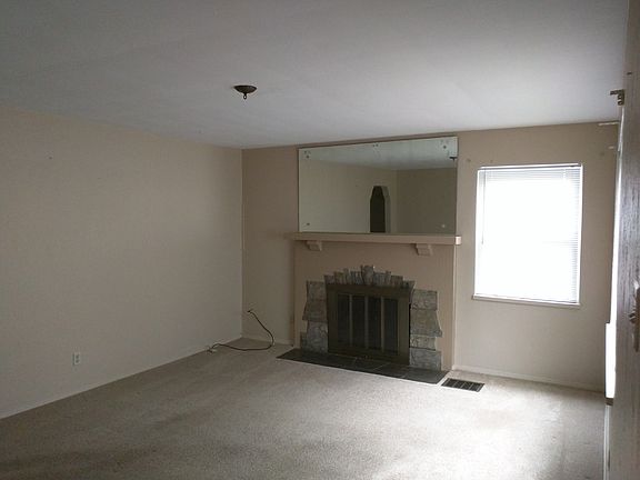 3rd image of 1006 Sherwood Dr
