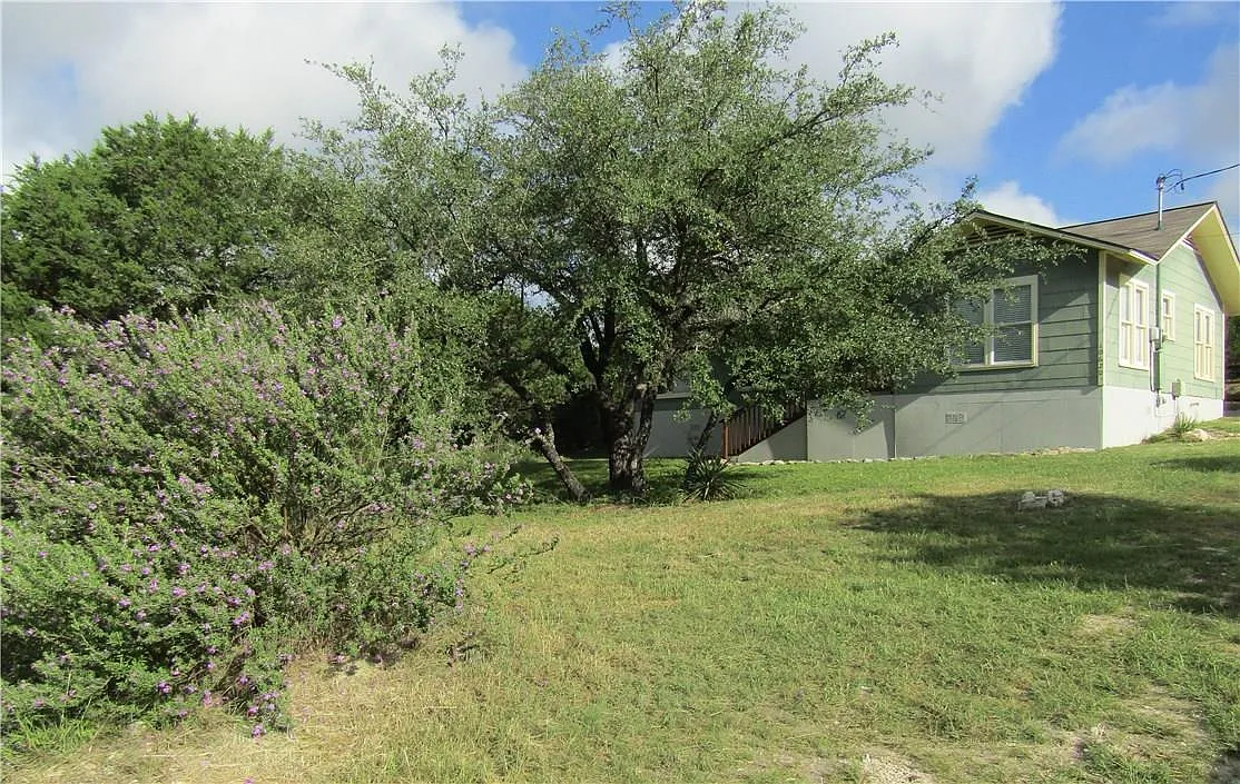 3 bed, 2.0 bath, 1250 sqft, $1,750 — Photo 1